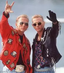 Bros - article-1249012-082D014B000005DC-464_468x536[1].jpg